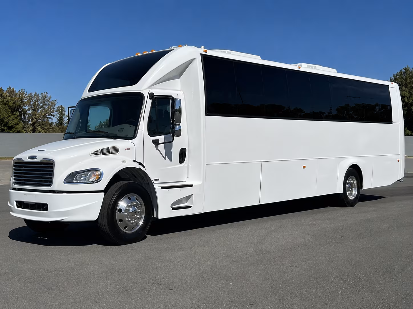 Fort Myers Birthday, Sweet 16, & Quinceañera Transportation party bus exterior